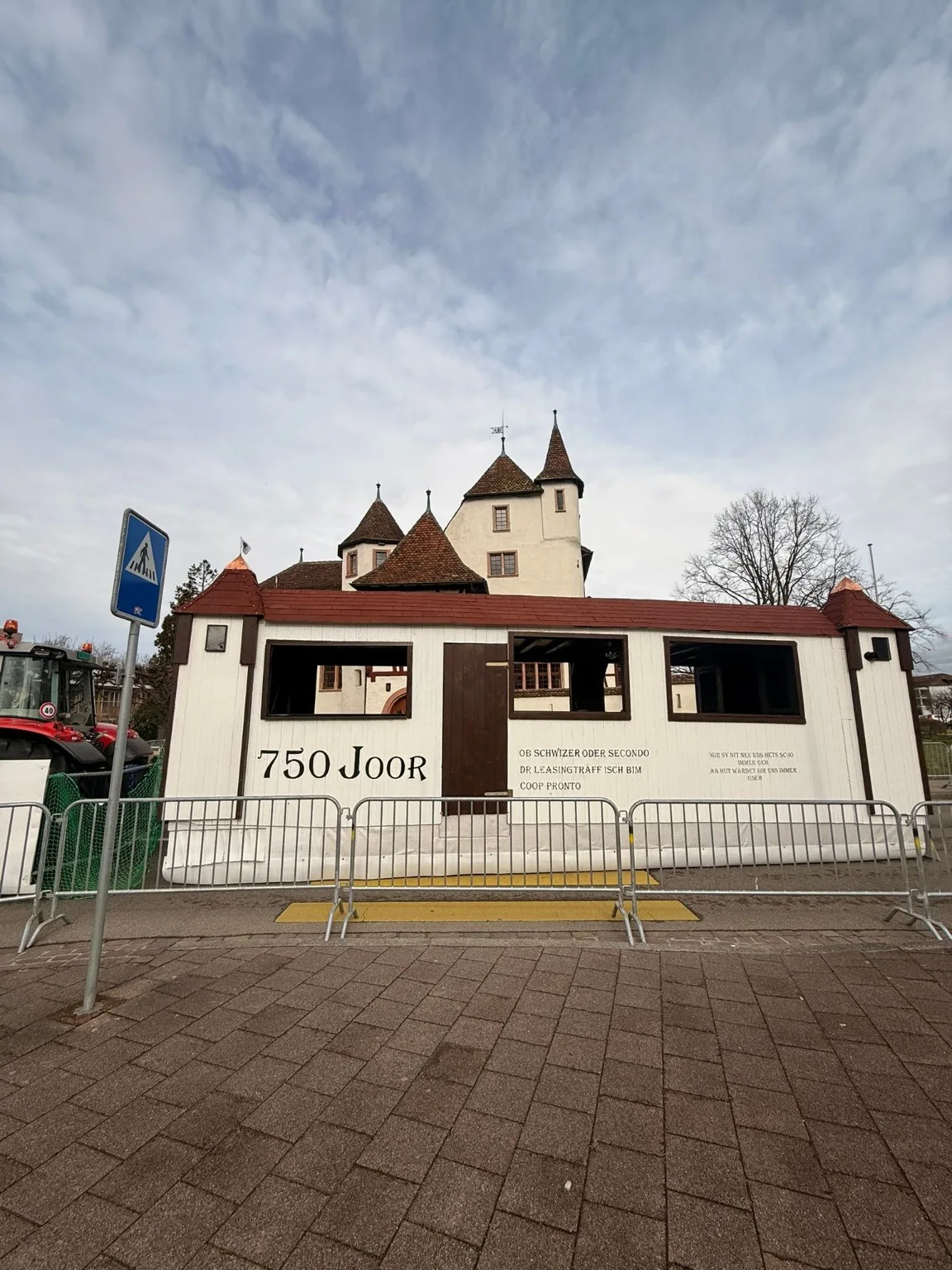 Der fertige Wagen im Freien.